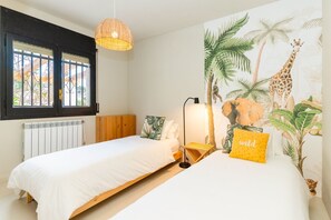 4 habitaciones, tabla de planchar con plancha, internet y ropa de cama 