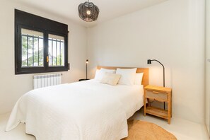 4 dormitorios, tabla de planchar con plancha, Internet y ropa de cama