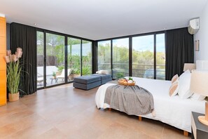 5 Schlafzimmer, Bügeleisen/Bügelbrett, Internetzugang, Bettwäsche