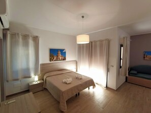 Deluxe Room, Multiple Beds, Garden View - B&B Villa Sara Falconara (Butera)