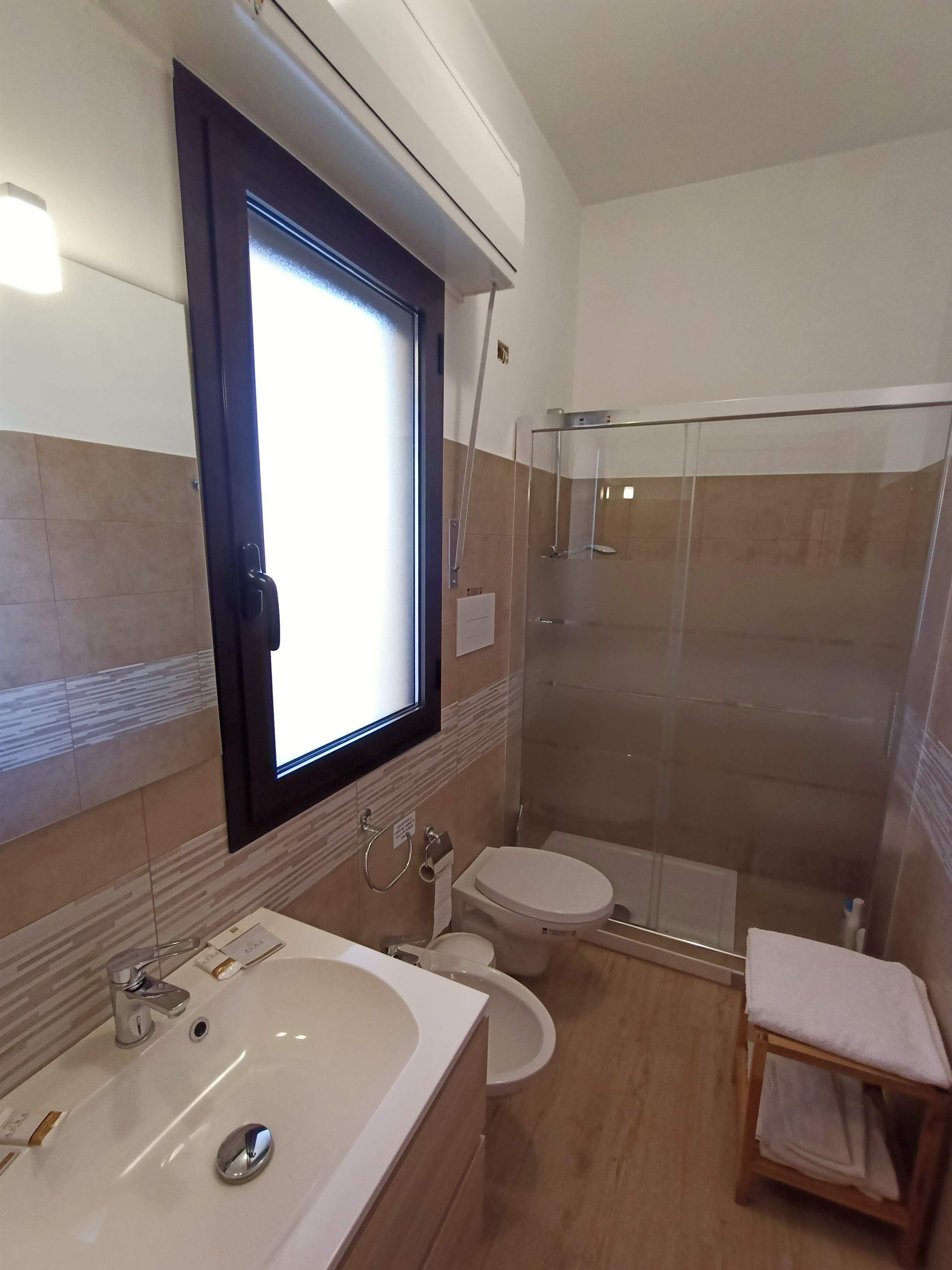 Chambre Confort Double ou avec lits jumeaux, vue mer | Salle de bain