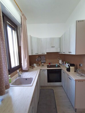 Fridge, microwave, oven, stovetop - B&B Villa Sara Falconara (Butera)