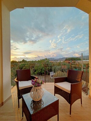 Habitación Confort con 1 cama doble o 2 individuales, vistas al jardín | Terraza o patio