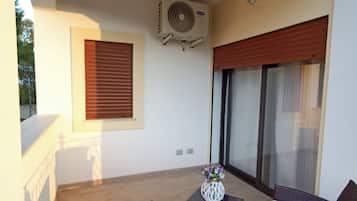 Habitación Confort con 1 cama doble o 2 individuales, vistas al jardín | Terraza o patio
