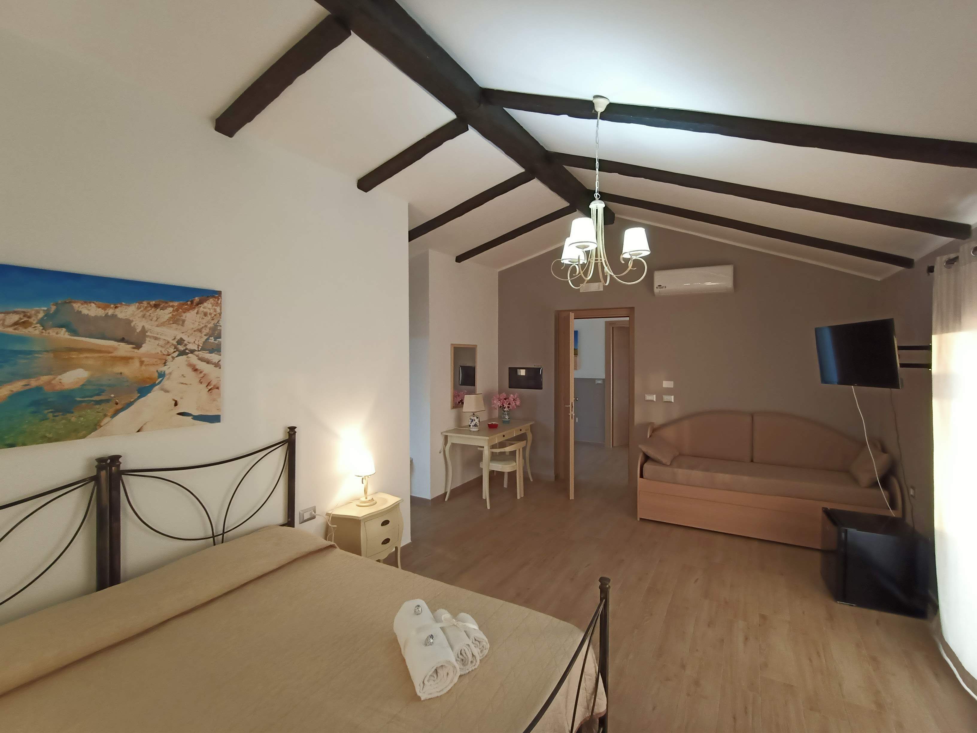 Luxury Room, 1 Queen Bed with Sofa bed, Sea View