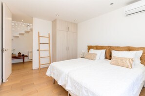4 habitaciones, tabla de planchar con plancha, internet y ropa de cama 