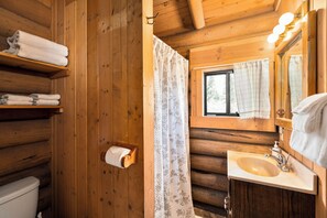 Dusj, hårføner og håndklær