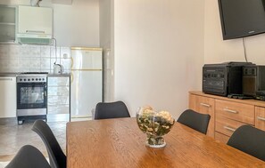 Dining - Nice apartment in Stomorska with WiFi (Stomorska)