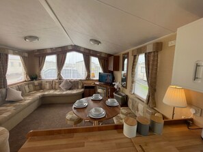 Smart TV - Golden Palm Resort, The Carnival S187 - Coastal Caravan Breaks (Chapel Saint Leonards)