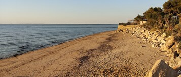 Bungalow, Se admiten mascotas, vistas al mar | Playa | UbicaciĂłn a pie de playa, tumbonas, sombrillas y toallas de playa