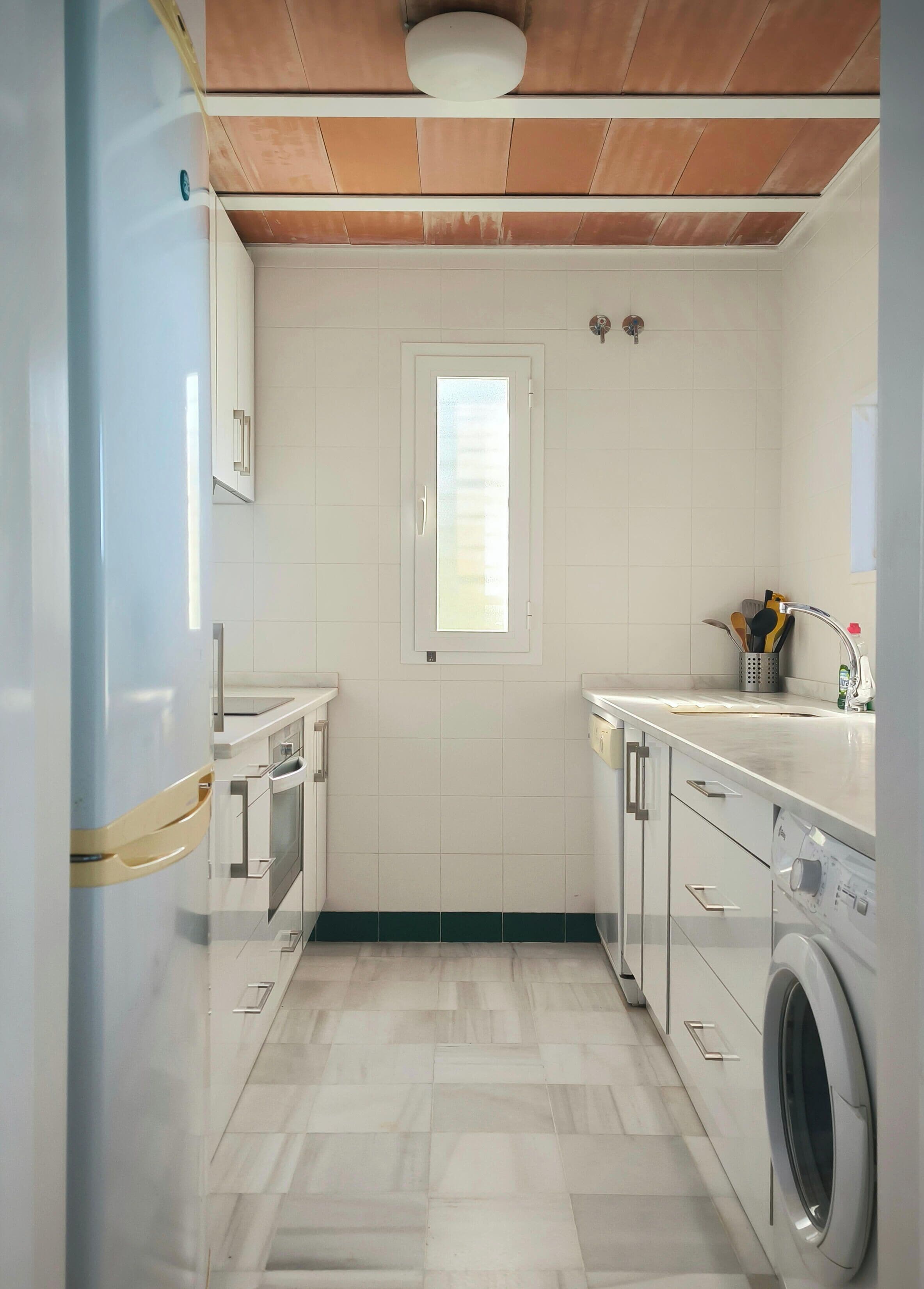 Maison en rangée, animaux de compagnie acceptés, vue sur la mer | Cuisine privée | Réfrigérateur grande capacité avec congélateur, four à micro-ondes