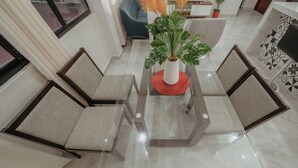 Luxury Suite, Balcony, Courtyard View | Dining room - KOA LIVING (Pucallpa)