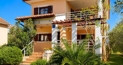 Stunning apartment in Kukljica with WiFi