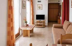 TV - Stunning apartment in Kukljica with WiFi (Kukljica)