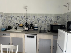 Dishwasher - Vrbo Property (LUSSAC LES CHATEAUX)