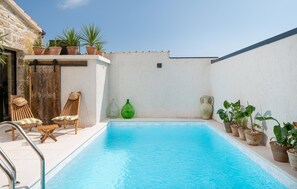 A heated pool - Lovely home in Posedarje with private swimming pool, can be inside or outside (Posedarje)