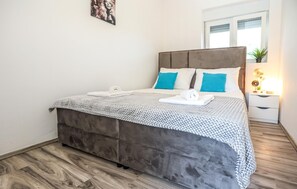 2 bedrooms, free WiFi - Awesome home in Glavica (Glavica)