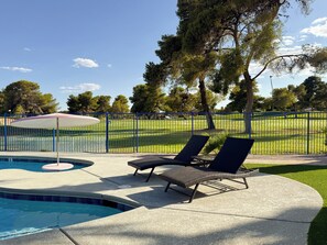 Pool - Unwind at The 19th Hole in Las Vegas! Private pool & stunning golf course views. (Las Vegas)