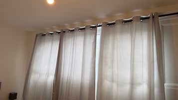 3 ห้องนอน, เตารีด/โต๊ะรีดผ้า, Wi-Fi ฟรี, ผ้าปูที่นอน