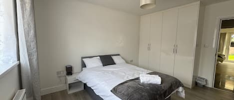 3 chambres, fer et planche Ă repasser, Wi-Fi gratuit, draps fournis