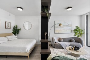 Tabla de planchar con plancha, wifi y ropa de cama 