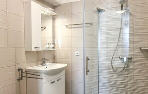 Shower, hair dryer - Gorgeous home in Stancija Vergotini (Stancija Vergotini)