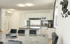 Fridge, microwave, oven, stovetop - Gorgeous home in Stancija Vergotini (Stancija Vergotini)