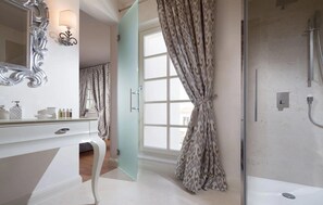 Shower, hair dryer - Amazing home in Vabriga (Vabriga)