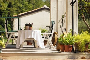 Outdoor dining - Mulino da Remo e Zemi Tavullia-Riviera Collection (Rio Salso-case Bernardi)