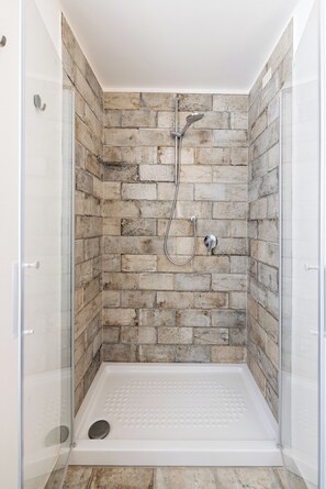 Shower, hair dryer, bidet - Mulino da Remo e Zemi Tavullia-Riviera Collection (Rio Salso-case Bernardi)