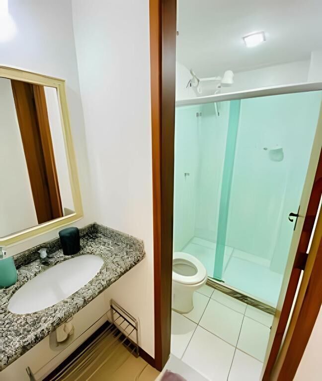 Ducha, artículos de tocador gratuitos, secador de pelo, toallas