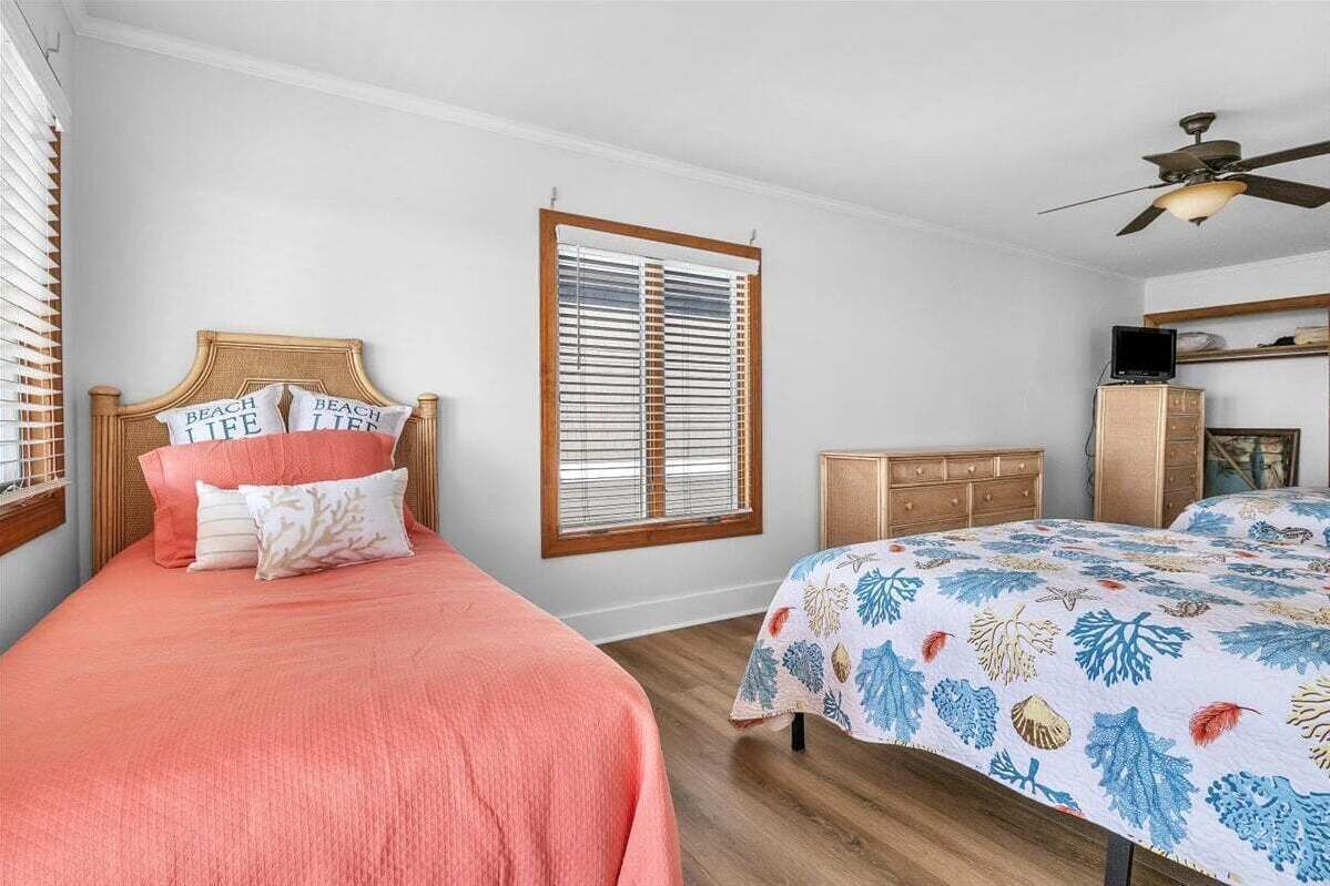 6 bedrooms, free WiFi, bed sheets
