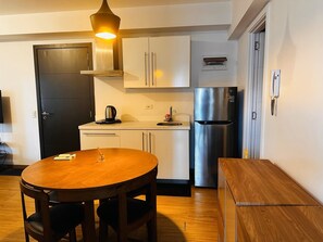 Private kitchen - Cityscape staycation by H&B (Parañaque)