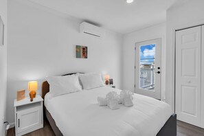 2 slaapkamers, een strijkplank/strijkijzer, gratis wifi, beddengoed