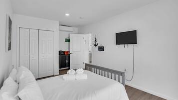 2 bedrooms, iron/ironing board, free WiFi, bed sheets