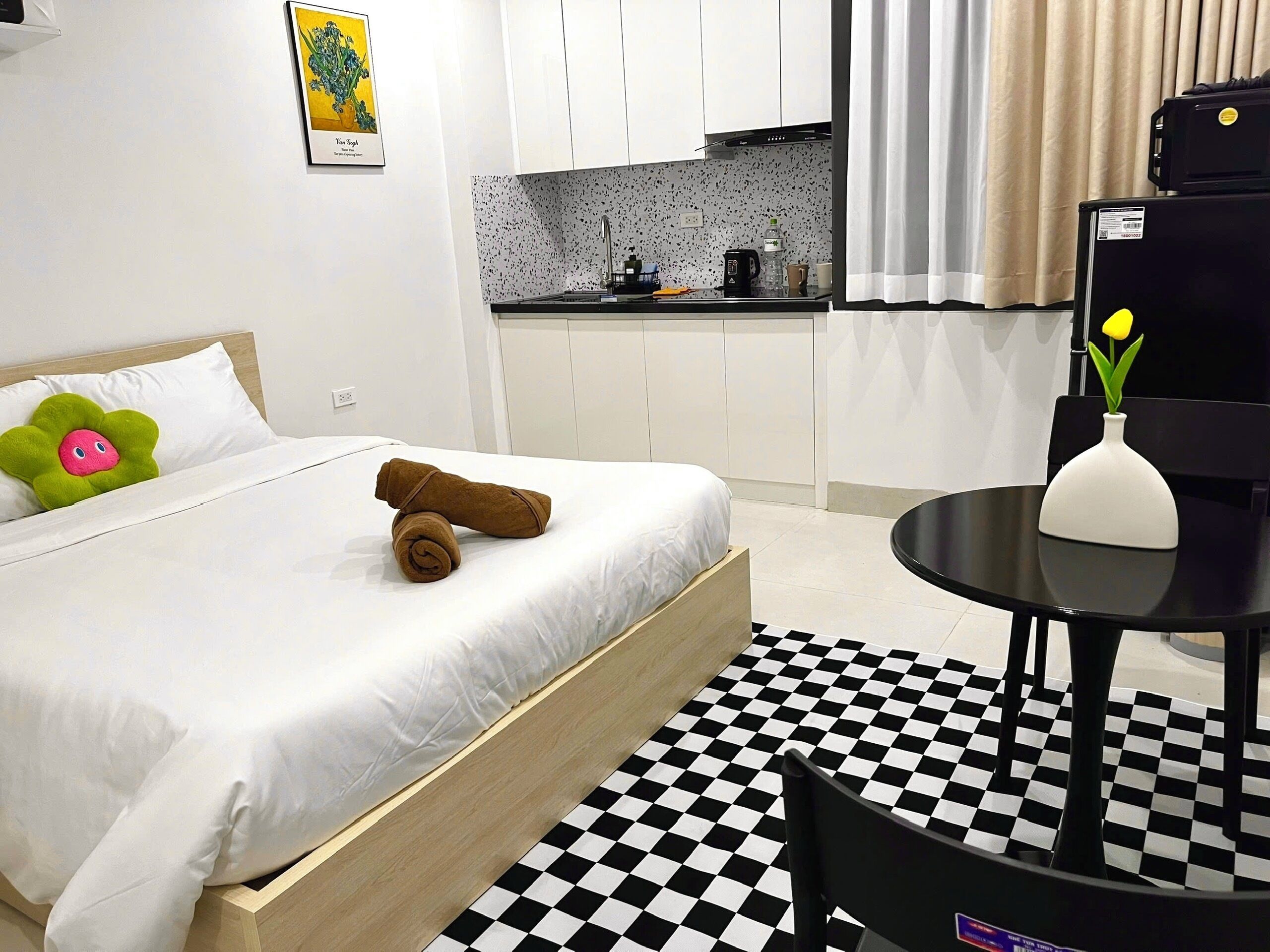 Basic Double Room | Blackout curtains, soundproofing, iron/ironing board, free WiFi