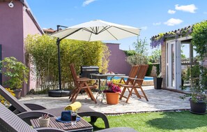 Outdoor dining - Amazing apartment in Jursici (Jursici)