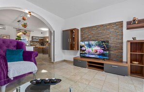 TV, ping pong - Stunning home in Jursici with private swimming pool, can be inside or outside (Jursici)