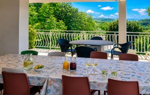Outdoor dining - Stunning home in Buje (Buje)
