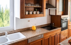 Fridge, microwave, oven, stovetop - Stunning home in Buje (Buje)