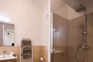 Comfort-Apartment, mit Bad, Stadtblick (Lave Linge) | Badezimmer