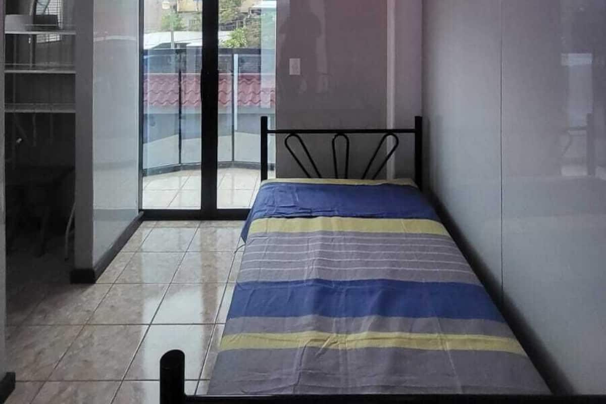 Free WiFi, bed sheets