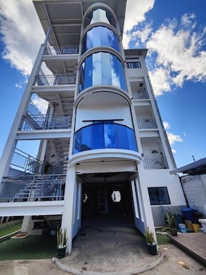 Chambre Deluxe avec lits jumeaux, vue sur la ville | Extérieur