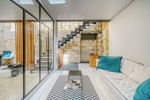 Fireplace - Chai Rooftop - Two Bedroom Apartment, Sleeps 4 (Bordeaux)