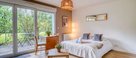 Iron/ironing board, free WiFi, bed sheets, wheelchair access