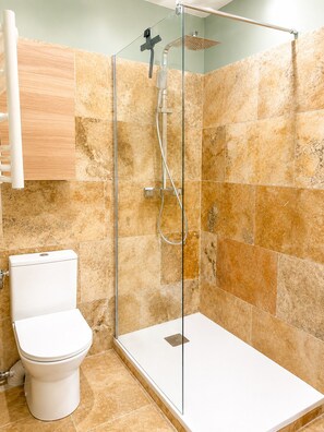 Hair dryer, towels, soap, shampoo - Bohemian Cocoon - T2 Renovated - Hyper Centre Aix - (Aix-en-Provence)