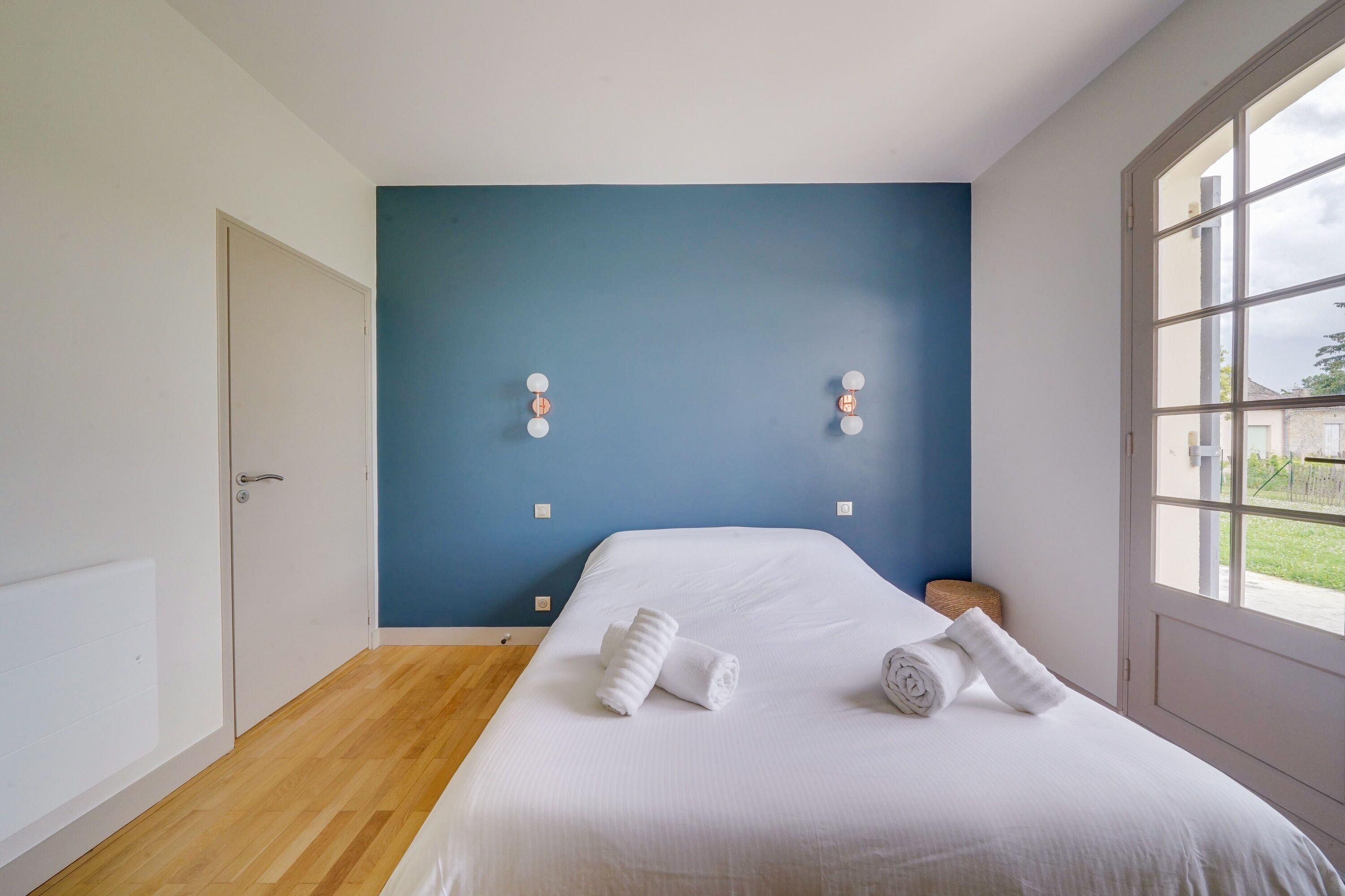 Iron/ironing board, free WiFi, bed sheets