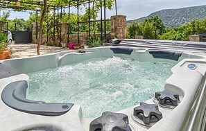Outdoor spa tub - 3 bedroom amazing home in Crikvenica (Crikvenica)