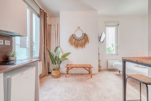 Iron/ironing board, free WiFi, bed sheets - Studio Balinais - Studio Apartment, Sleeps 2 (Libourne)