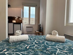 Iron/ironing board, free WiFi, bed sheets - Studio Balinais - Studio House, Sleeps 2 (Libourne)